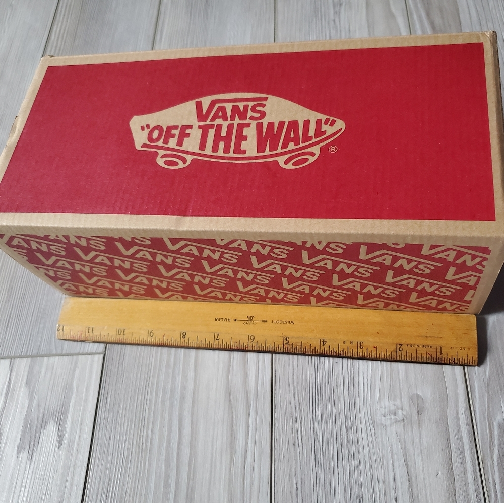 Vans off the wall empty shoe box